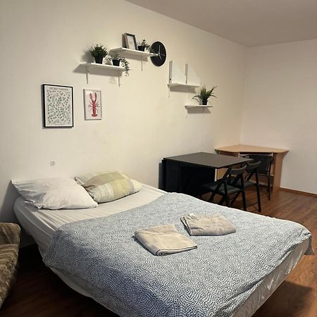 Private Room 1 Km From Center With Kitchen Bratislava Luaran gambar