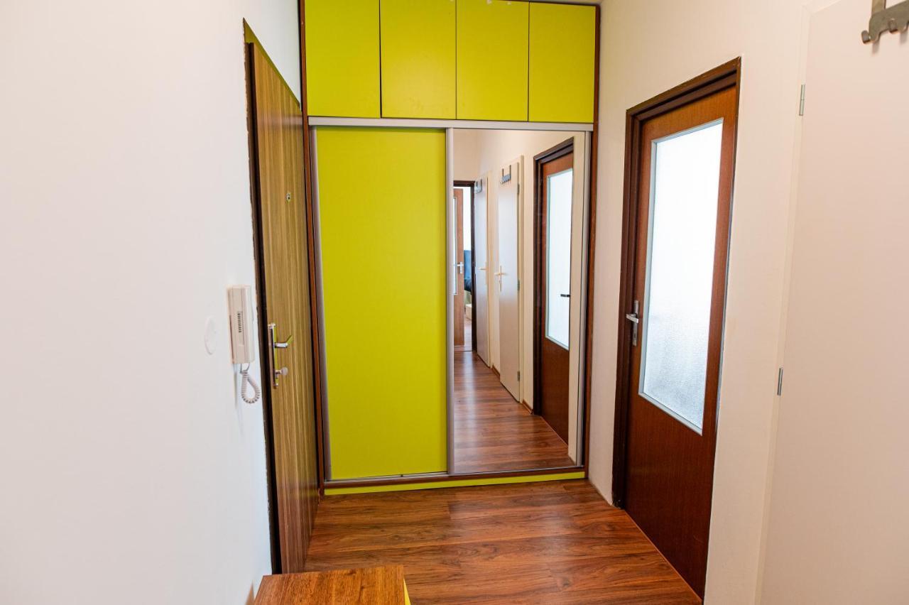 Private Room 1 Km From Center With Kitchen Bratislava Luaran gambar